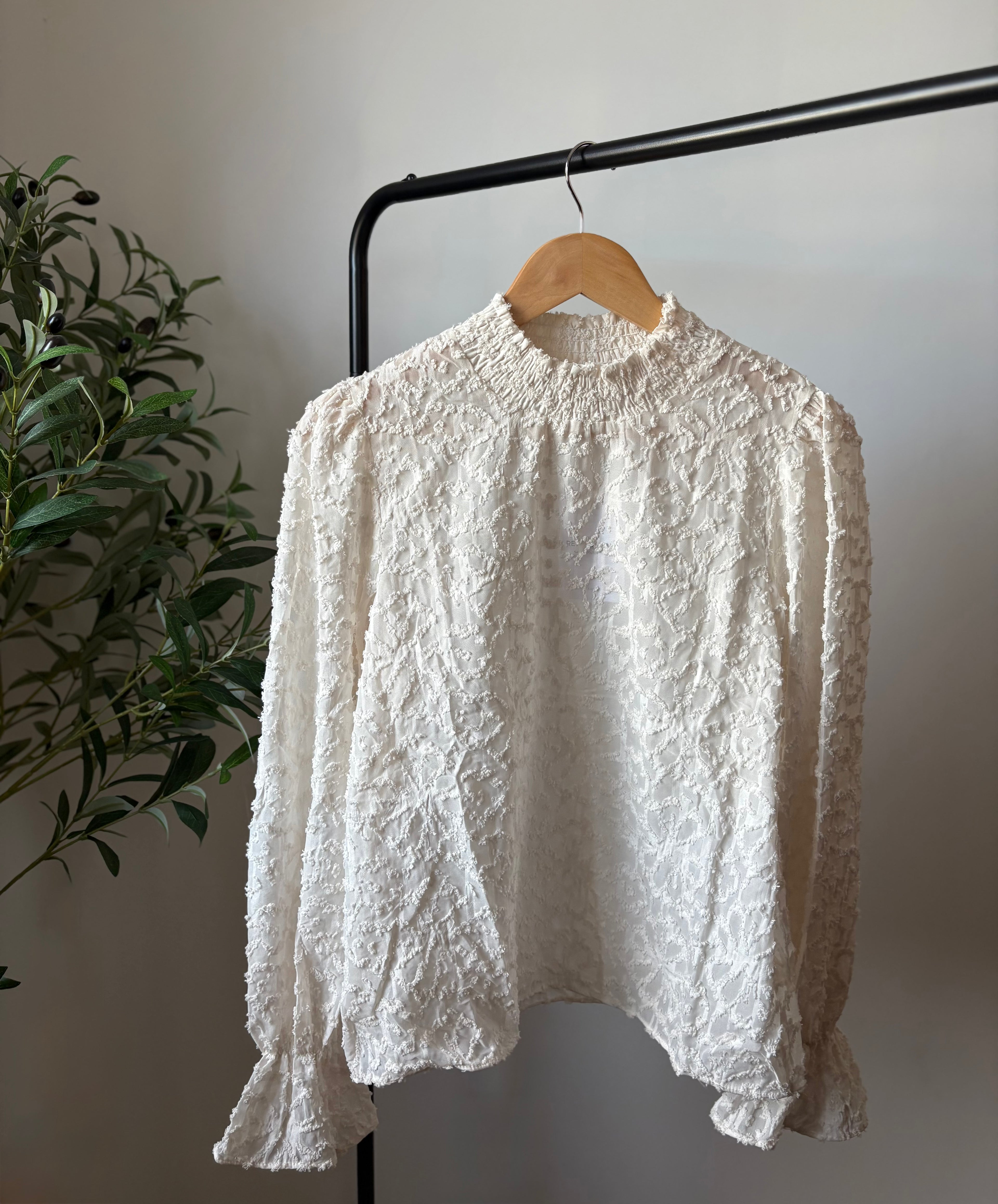 Blouse avec broderies - Crème